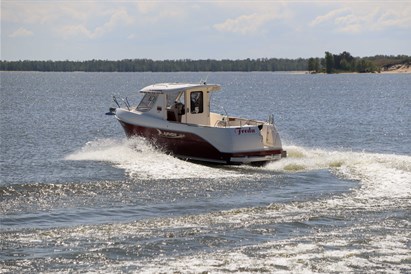 Plaukimas kateriu Kuršių mariose iš Nidos