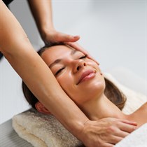 Jauninamoji veido ir kaklo procedūra