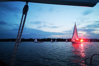 Naktinis plaukimas jachta „Freedom“