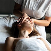 Jauninamasis veido ritualas ir presoterapija