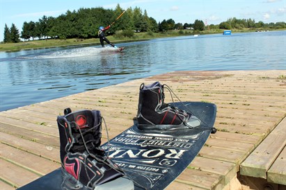 Apsilankymas vandenlenčių parke „Wake & Jump“