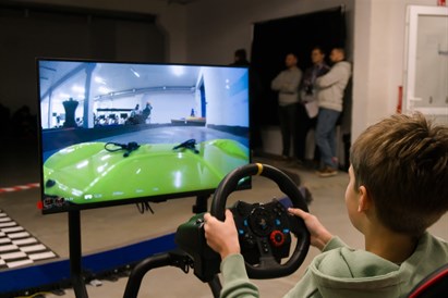 Lenktynės MINIRACE su pažangiu simuliatoriumi