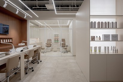 Manikiūras su ilgalaikiu lakavimu + masažas AKSOMINĖS RANKOS