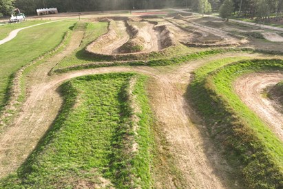 Pasivažinėjimas trasoje elektriniu motociklu