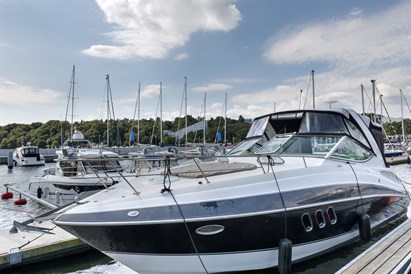 Vaizdingas plaukimas kateriu Galuonų ežere