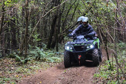 Pasivažinėjimas keturračiu bekelės trasa
