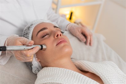 Mikroadatinė egzosomų terapija