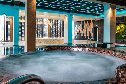 Šeimos poilsis baseino ir pirčių erdvėje