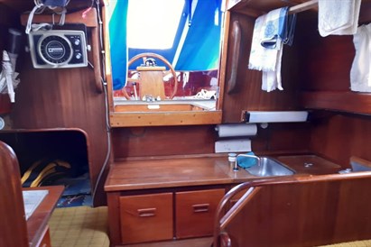 Nakvynė jachtoje + pasiplaukiojimas Nidoje