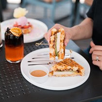 Vėlyvieji pusryčiai „Vaflių namuose“