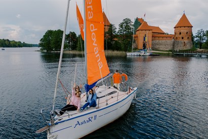 Plaukite jachta Trakuose