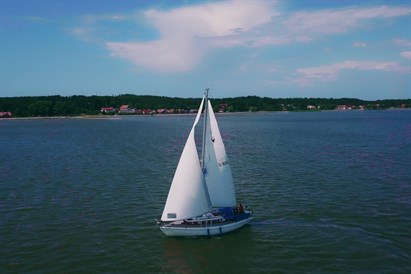 Nakvynė jachtoje + pasiplaukiojimas Nidoje