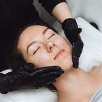 Paraudimą mažinanti veido procedūra CALMSENSE