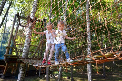 Pramogos nuotykių parke „Tarzanija“