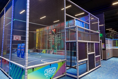 Nuotykis pramogų parke „360 Arena“ dviem + pica