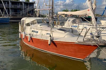 Plaukimas burine jachta Kauno mariose