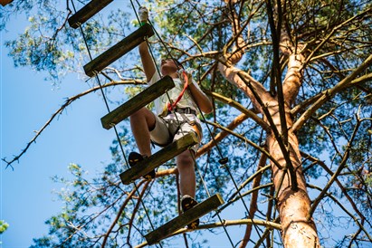 Pramogos nuotykių parke „Miškas“