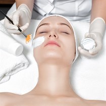 Valomoji ir atkuriamoji veido procedūra