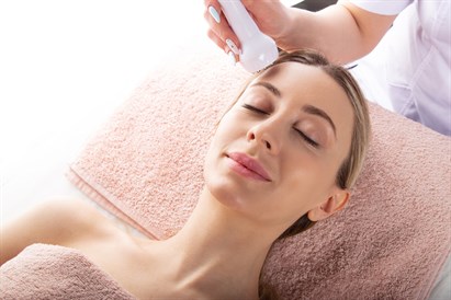 Veido valymas ir drėkinimas „HydraFacial“