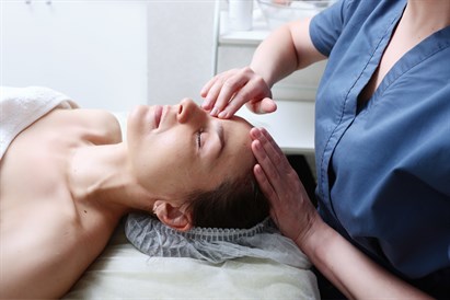 Klasikinis veido, galvos ir plaštakų masažas