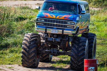 Pasivažinėjimas išskirtiniu MONSTER BUS