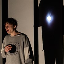 Patirtis rankų šešėlių teatre suaugusiesiems