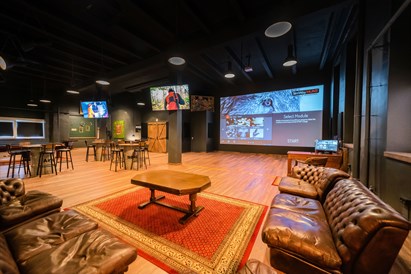 Pramogaukite modernioje šaudykloje MANCAVE