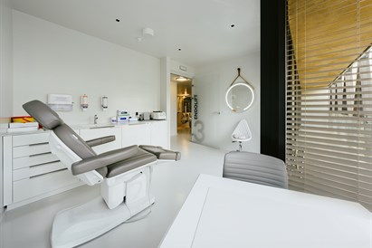 Dermatologo konsultacija su dermatoskopu