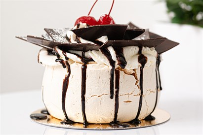 Šventinė arbatėlė su desertu „Pavlova“