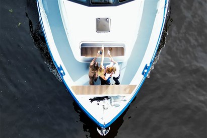 Plaukimas laivu Kuršių mariose iš Nidos