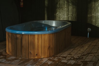 Nakvynė namelyje „Miško kortai“ + ofuro vonia