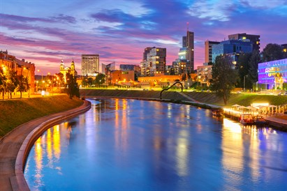 Atraskite naktinį Vilnių plaukdami baidarėmis