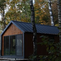 Nakvynė privačiame miško namelyje dviem