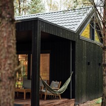 Nakvynė namelyje „Miško kortai“ + pramogos 