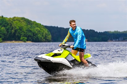 Plaukimas vandens motociklu Kauno mariose