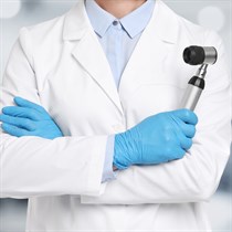 Dermatologo konsultacija su dermatoskopu