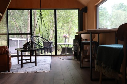 Nakvynė privačiame miško namelyje dviem