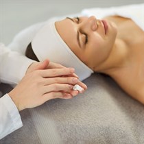 Skaistinamoji veido procedūra su vitaminu C