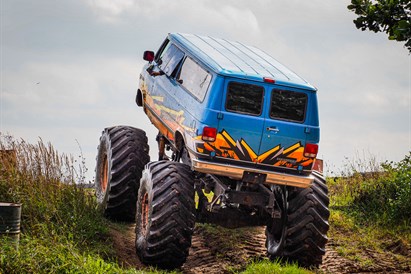 Pasivažinėjimas išskirtiniu MONSTER BUS