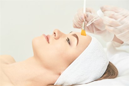 Valomoji ir atkuriamoji veido procedūra