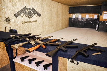 Šaudymas „Ginklų klubo“ šaudykloje