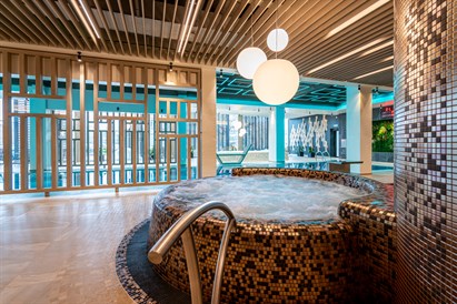 Šeimos poilsis baseino ir pirčių erdvėje