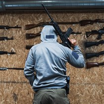 Ginklų kambarys: šaudymas iš 10 pasirinktų ginklų