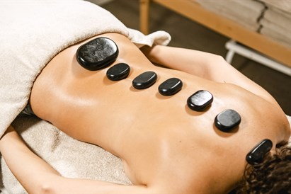 „Mystic SPA“: karštų akmenų masažas