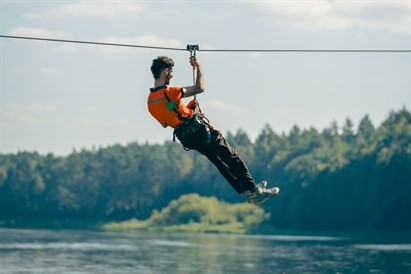 Pramogos nuotykių parke „Tarzanija“