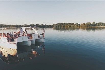 Pasimėgaukite plaukimu Galvės ežere ir iškyla