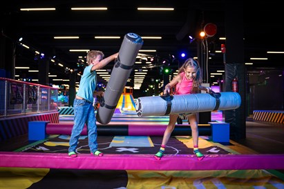 Nuotykis pramogų parke „360 Arena“ dviem + pica