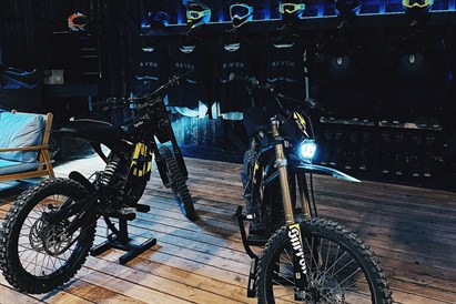 Pasivažinėjimas trasoje elektriniu motociklu