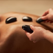 Viso kūno masažas su šiltais akmenimis