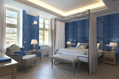 1 nakvynė viešbutyje „Le Chevalier Relais“ Rygoje